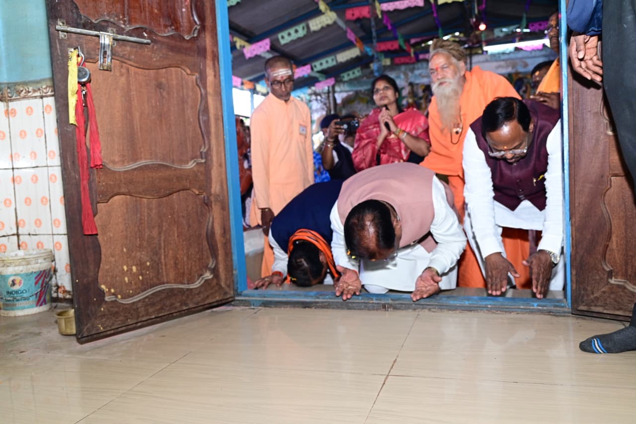 IMG-20260216-WA0026 चिरमिरी को विकास की नई रफ्तार: मुख्यमंत्री ने 127 करोड़ के 141 कार्यों का लोकार्पण-शिलान्यास, पर्यटन व रोजगार पर जोर।