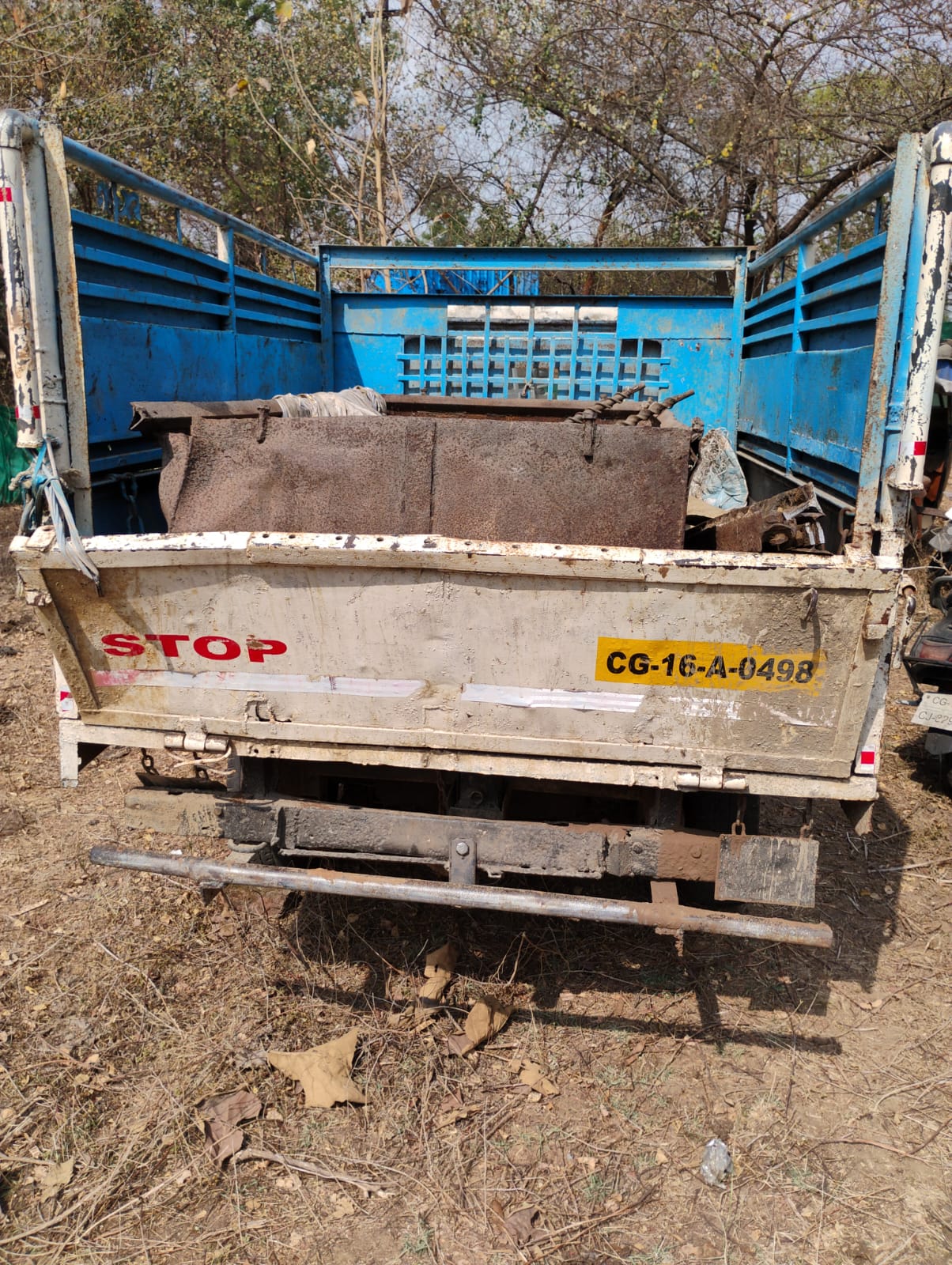 IMG-20260317-WA0002 झगराखाण्ड के पुलिस ने कबाड़ियों को किया गिरफ्तार ।