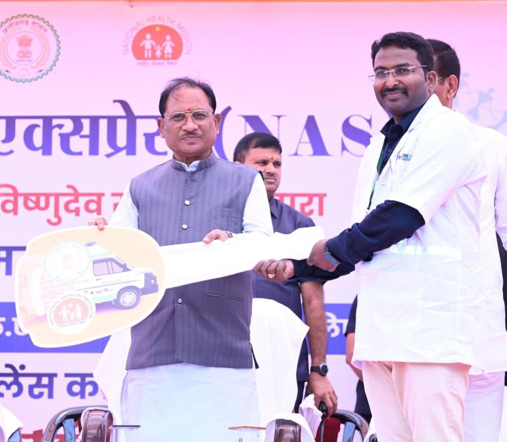 IMG-20260401-WA0003 प्रदेश की लाइफलाइन हुई सशक्त: मुख्यमंत्री श्री विष्णुदेव साय ने 370 नई एम्बुलेंस को दिखाई हरी झंडी।