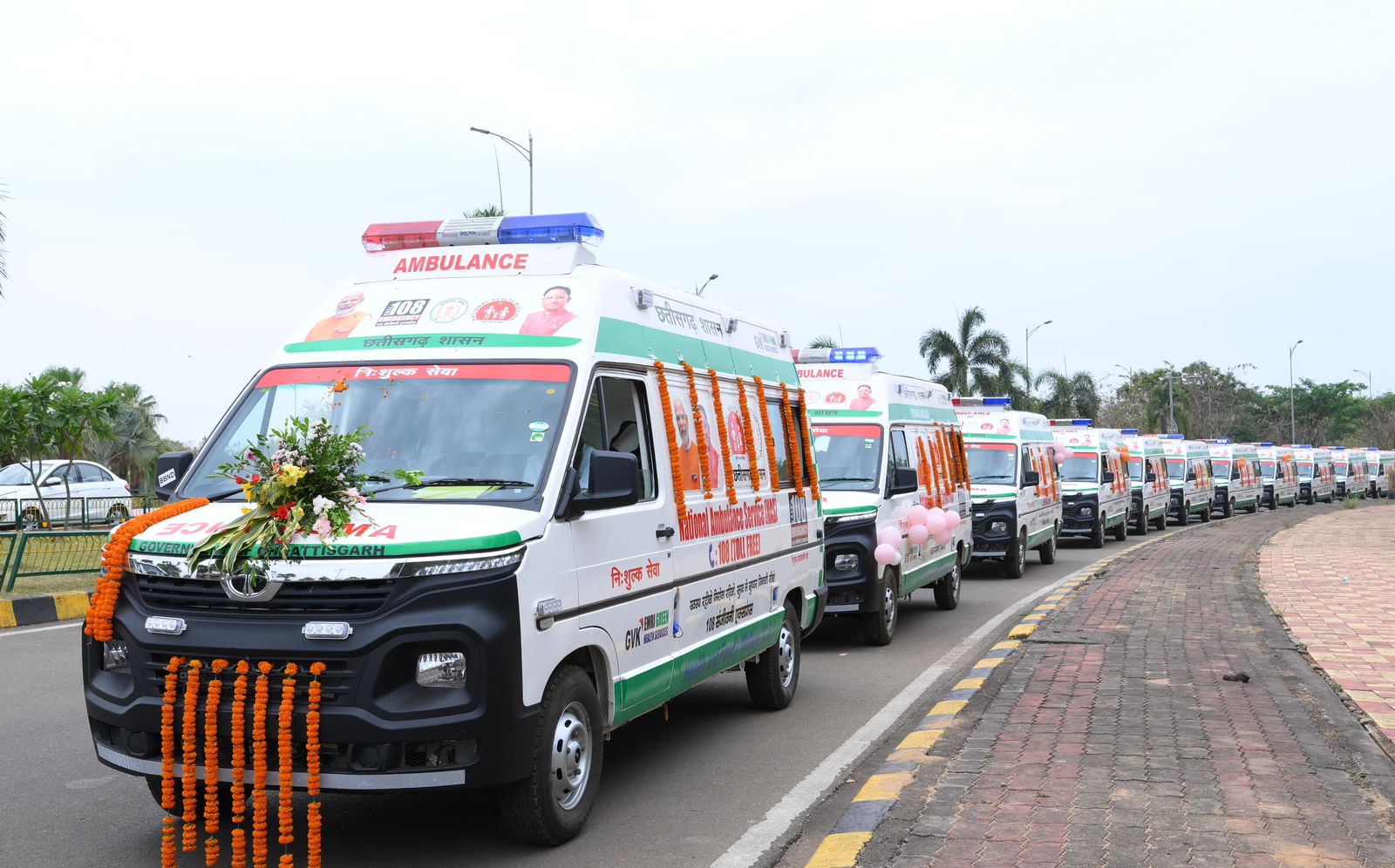 IMG-20260401-WA0006-1 प्रदेश की लाइफलाइन हुई सशक्त: मुख्यमंत्री श्री विष्णुदेव साय ने 370 नई एम्बुलेंस को दिखाई हरी झंडी।