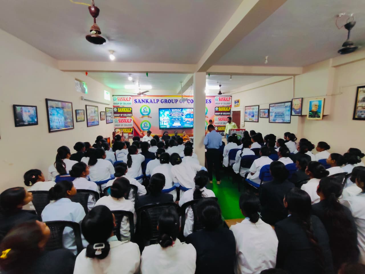 IMG-20260415-WA0007-1 संकल्प ग्रुप ऑफ कॉलेज अनूपपुर में अंतरराष्ट्रीय सेमिनार: वैश्विक दृष्टिकोण और नवाचार पर हुई सार्थक चर्चा ।