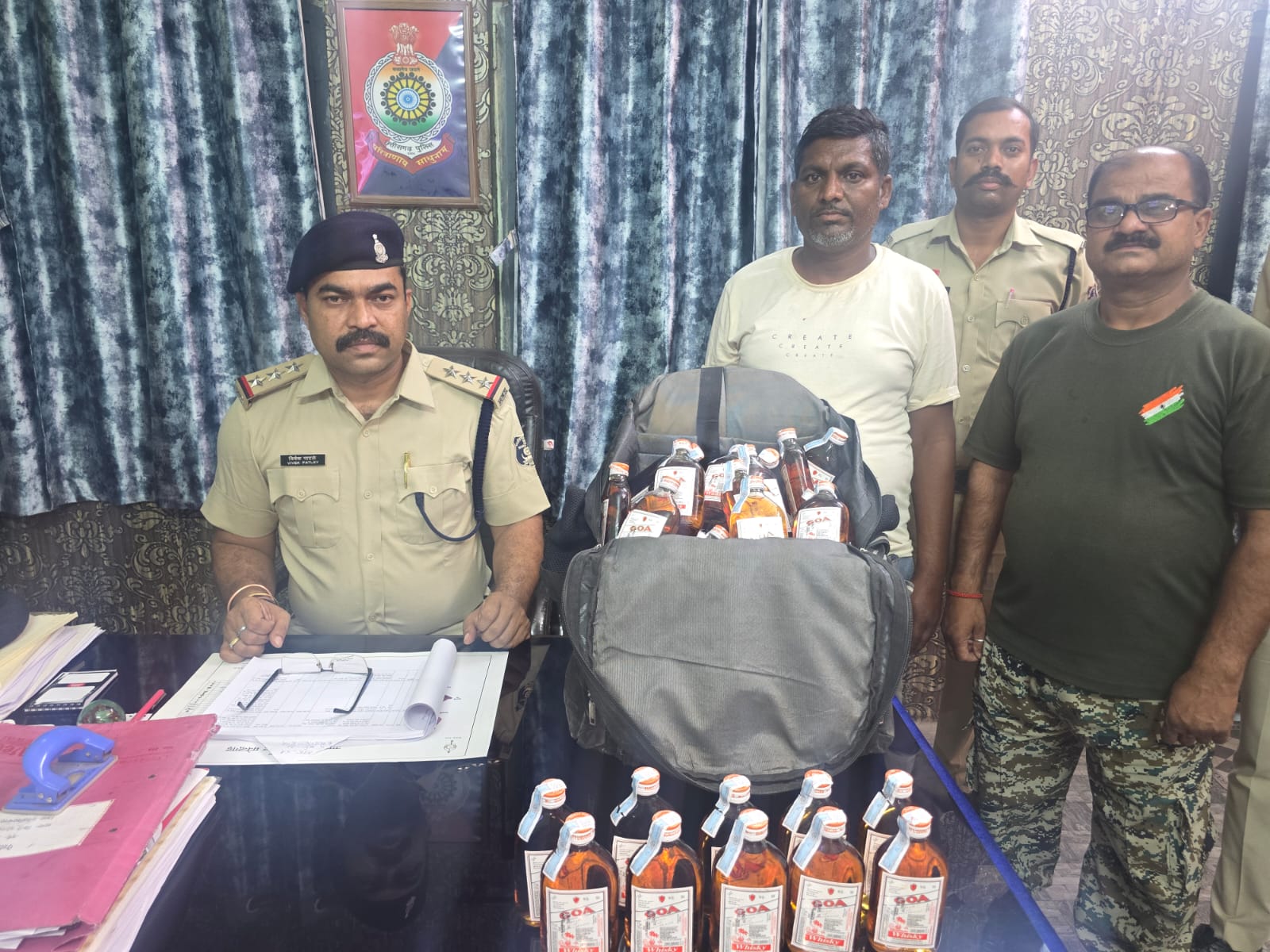 IMG-20260423-WA0011 मनेन्द्रगढ़ पुलिस ने शराब तस्कर को किया गिरफ्तार