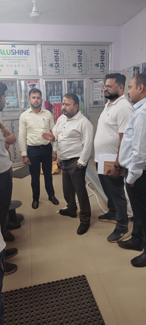 IMG-20260424-WA0005 मनेंद्रगढ़ 220 बिस्तर अस्पताल उन्नयन में तेजी, देर रात तक निरीक्षण—स्वास्थ्य मंत्री श्याम बिहारी जायसवाल की पहल से एमसीबी में स्वास्थ्य सुविधाओं का विस्तार।