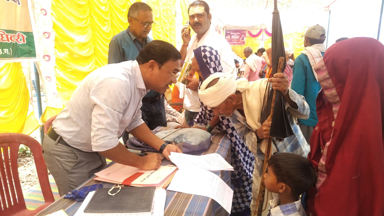 IMG-20260504-WA0012 जिले की सरहद पर सुशासन की दस्तक: ग्राम बड़वाही में पहला जिला स्तरीय जनसमस्या निवारण शिविर हुई सम्पन्न।