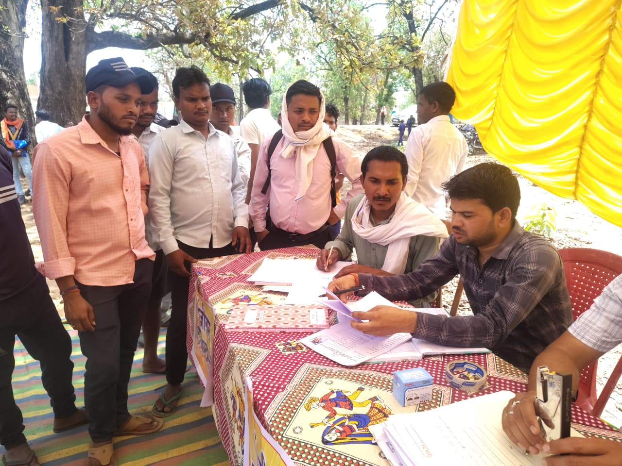 IMG-20260504-WA0016 जिले की सरहद पर सुशासन की दस्तक: ग्राम बड़वाही में पहला जिला स्तरीय जनसमस्या निवारण शिविर हुई सम्पन्न।