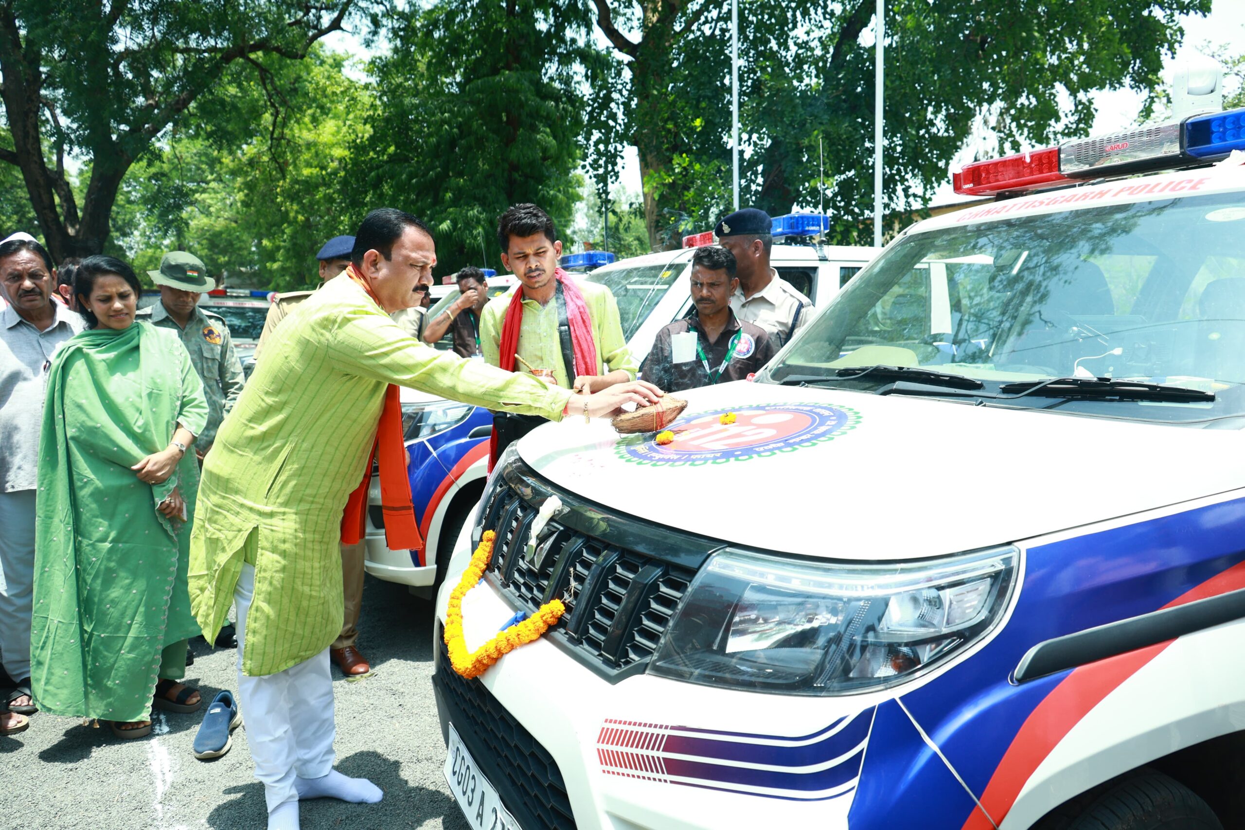 IMG-20260521-WA0005-scaled MCB को मिली हाईटेक सुरक्षा कवच: ‘डायल 112’ के 8 नए वाहन हुए रवाना, अब आपात स्थिति में फौरन पहुंचेगी राहत।