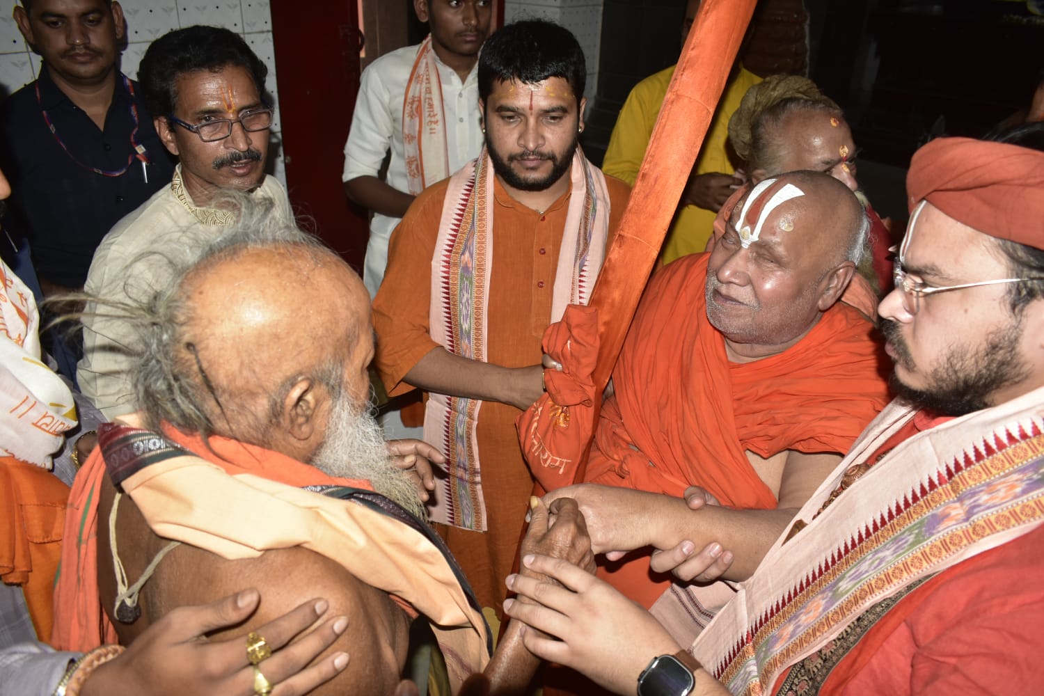 IMG-20260523-WA0028 जगन्नाथ धाम में उमड़ा आस्था का सैलाब, जगद्गुरु रामभद्राचार्य के स्वागत में भक्तों की लगी कतारें।