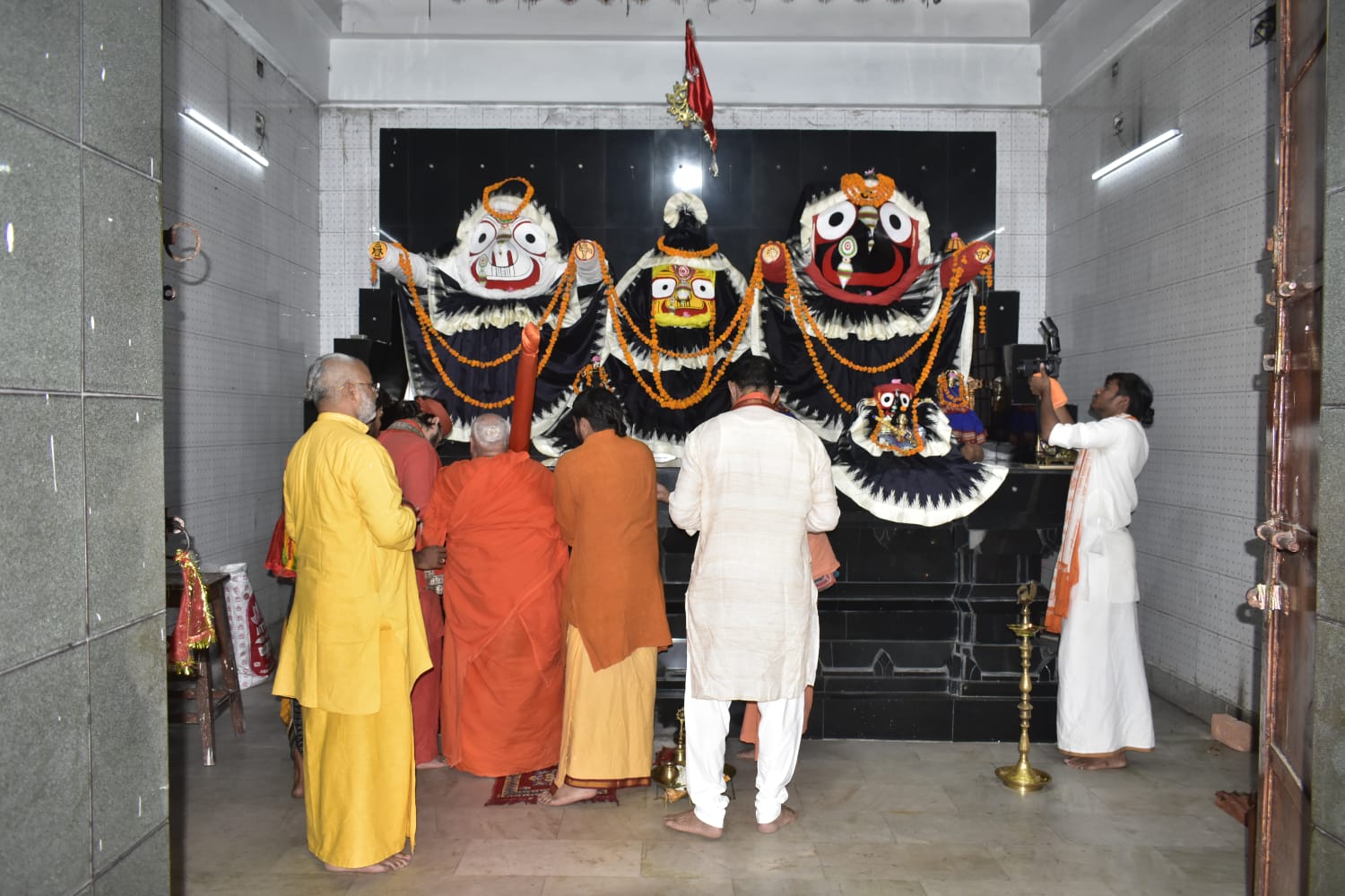 IMG-20260523-WA0029 जगन्नाथ धाम में उमड़ा आस्था का सैलाब, जगद्गुरु रामभद्राचार्य के स्वागत में भक्तों की लगी कतारें।