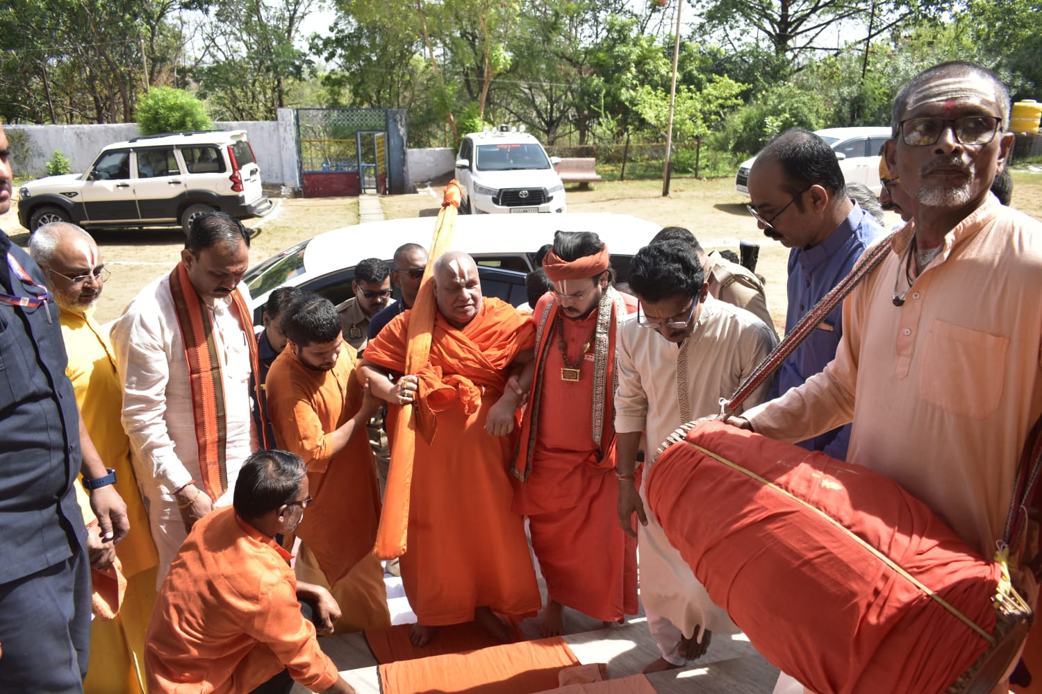 IMG-20260523-WA0030 जगन्नाथ धाम में उमड़ा आस्था का सैलाब, जगद्गुरु रामभद्राचार्य के स्वागत में भक्तों की लगी कतारें।
