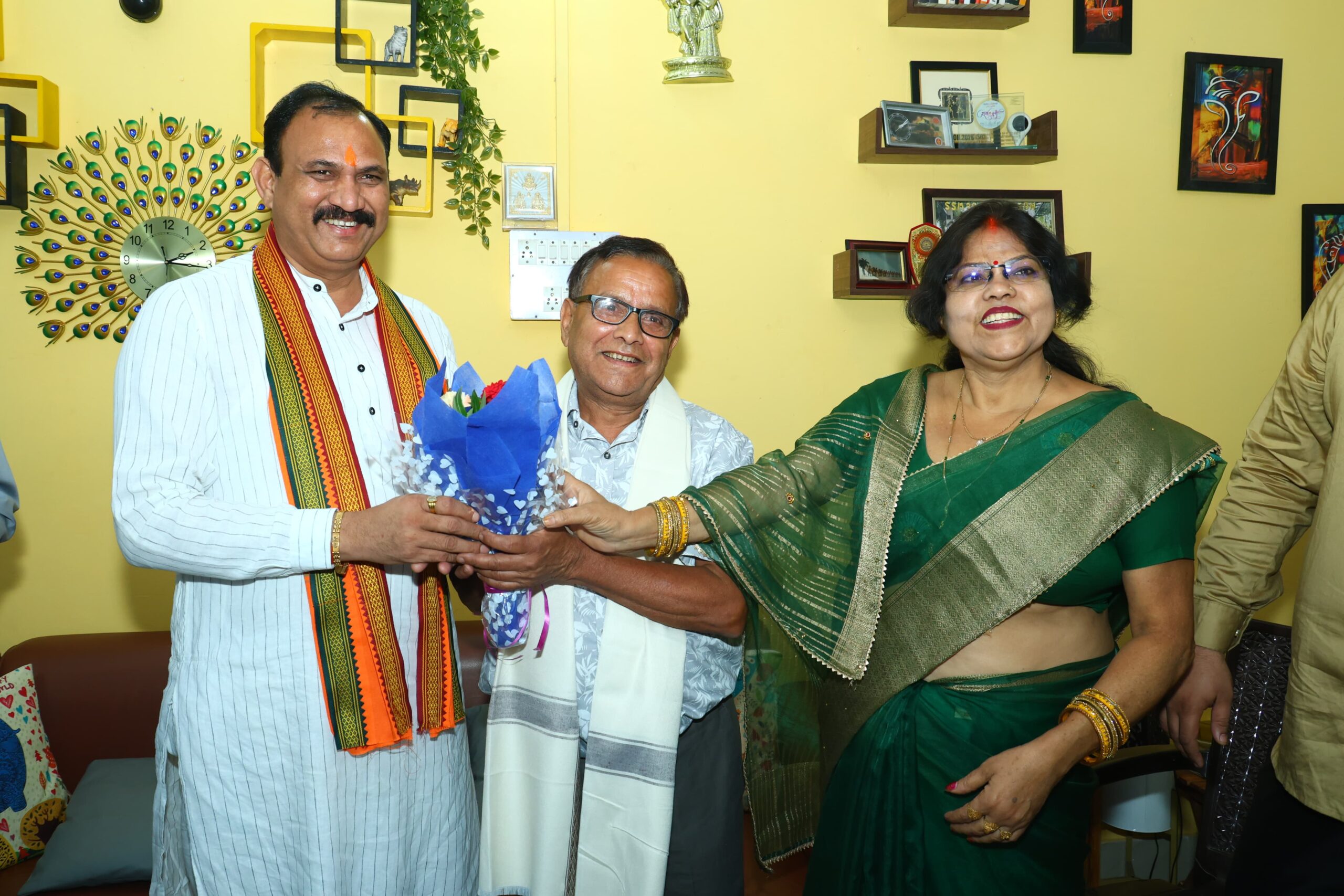 IMG-20260619-WA0010-scaled मोदी सरकार के 12 वर्ष पूर्ण होने पर विधायक श्याम बिहारी जायसवाल ने प्रबुद्धजनों से किया संवाद, पुष्पगुच्छ भेंट कर किया सम्मान, देश की प्रगति एवं जनकल्याणकारी योजनाओं पर हुई विस्तृत चर्चा।