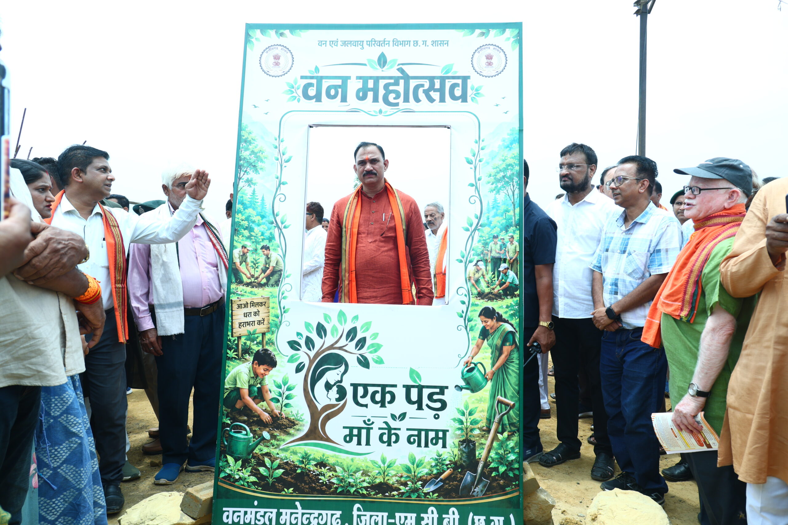 IMG-20260710-WA0031-scaled स्वास्थ्य मंत्री ने दिया हरित विकास का संदेश, पारसगढ़ी मेडिकल कॉलेज परिसर में लगाए पौधे।