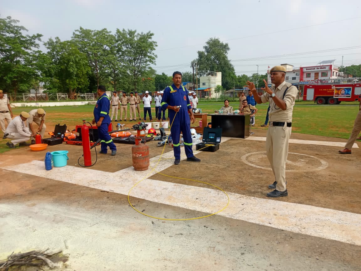 IMG-20260711-WA0000-1 एमसीबी पुलिस लाइन में अग्नि सुरक्षा का विशेष प्रशिक्षण, अधिकारियों और जवानों ने सीखे आग से बचाव के आधुनिक तरीके।