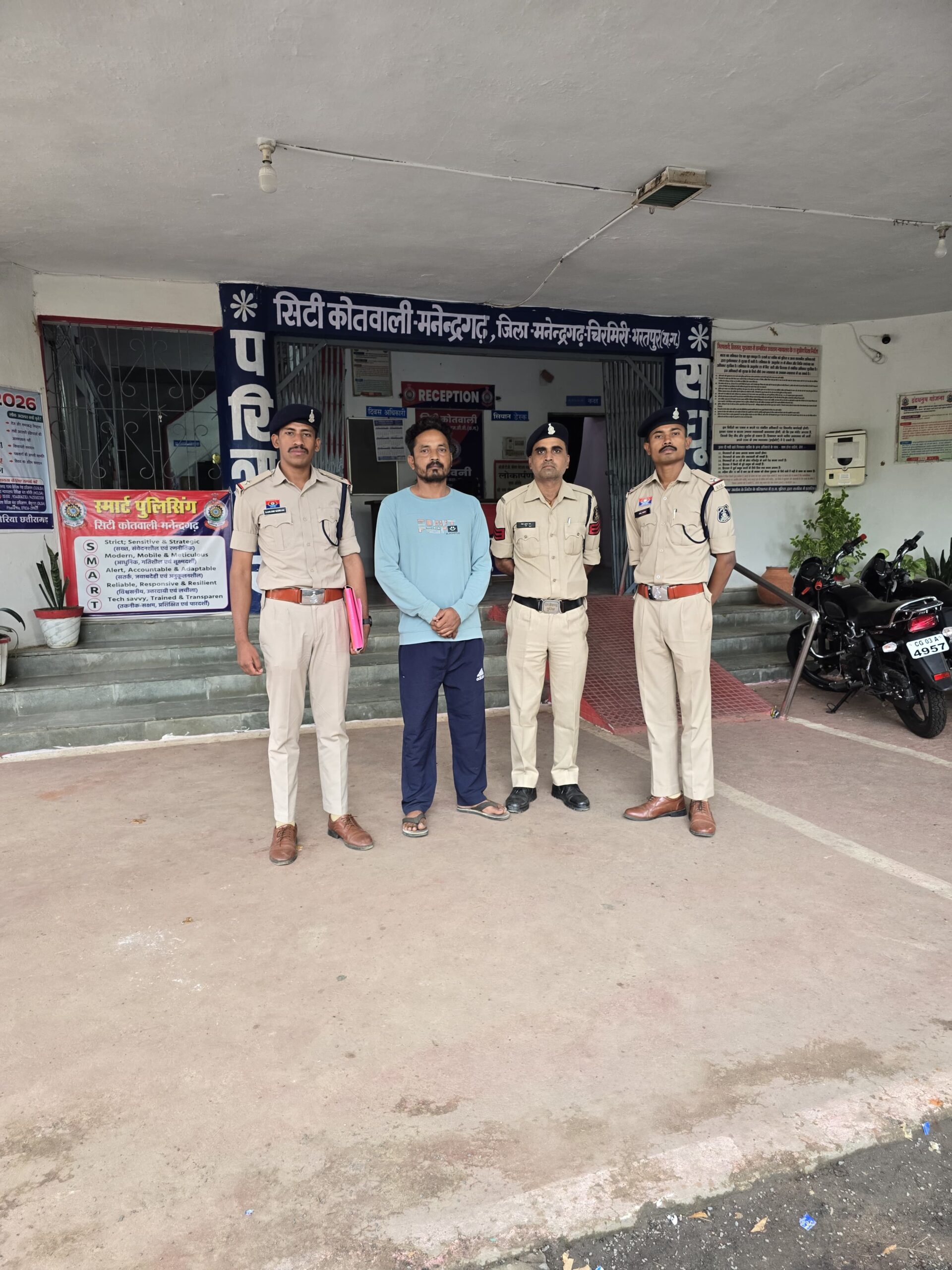 IMG-20260711-WA0024-scaled 65 हजार रुपये की चेन झपटमारी का फरार आरोपी दबोचा, मध्यप्रदेश की जेल से प्रोडक्शन वारंट पर लाकर भेजा गया न्यायिक रिमांड।