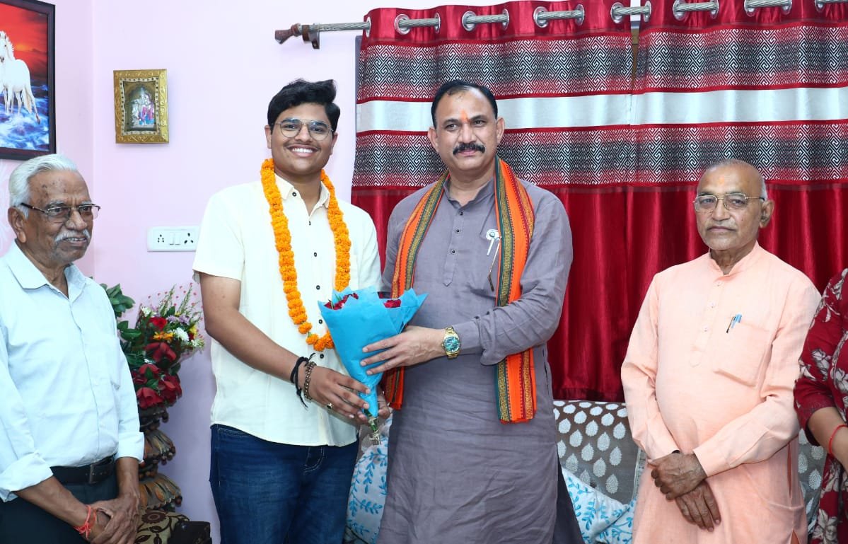 IMG-20260726-WA0005 मनेंद्रगढ़ विधानसभा के 6 विद्यार्थियों ने नीट में लहराया परचम, एमबीबीएस में मिलेगा प्रवेश।   