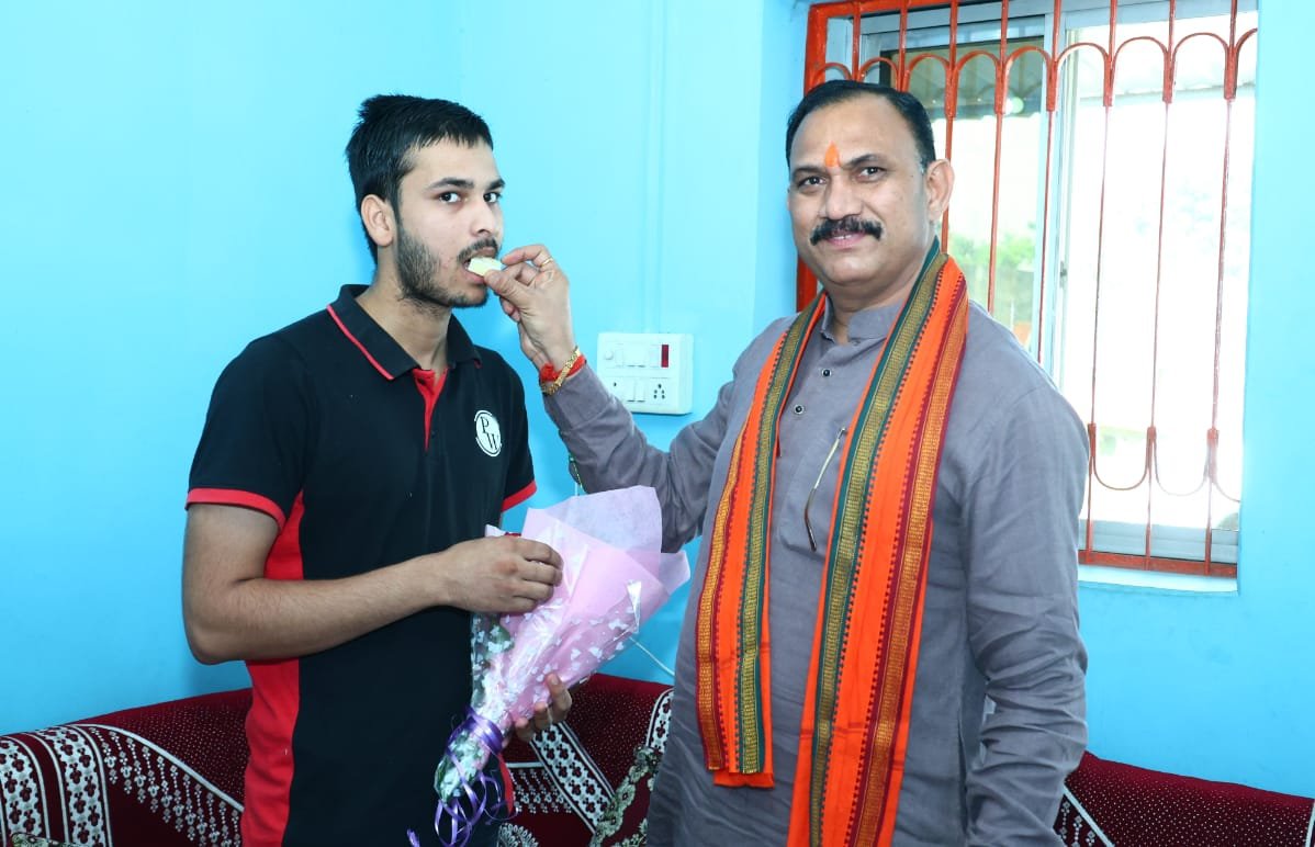 IMG-20260726-WA0006 मनेंद्रगढ़ विधानसभा के 6 विद्यार्थियों ने नीट में लहराया परचम, एमबीबीएस में मिलेगा प्रवेश।   