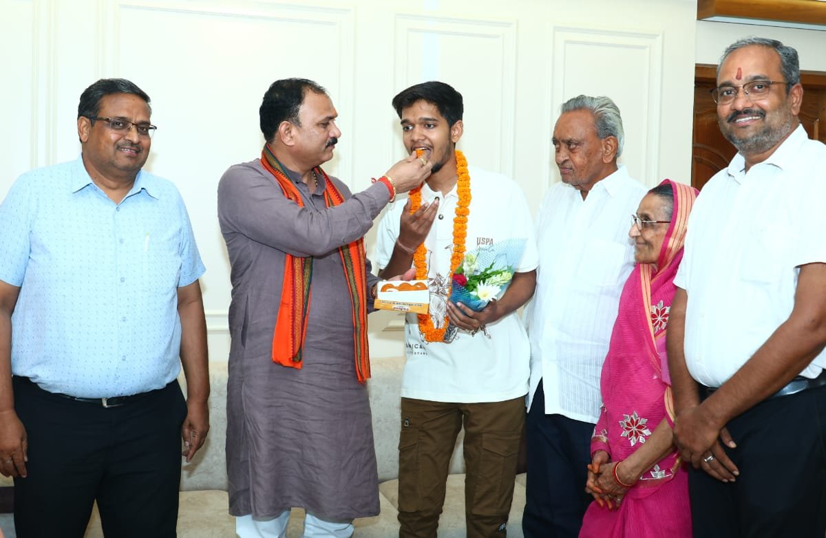 IMG-20260726-WA0008 मनेंद्रगढ़ विधानसभा के 6 विद्यार्थियों ने नीट में लहराया परचम, एमबीबीएस में मिलेगा प्रवेश।